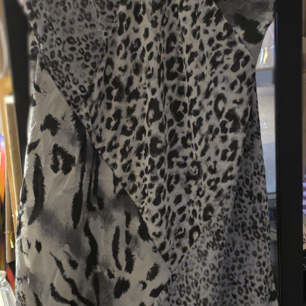 Leopard Print Sleeveless DesigDress So Beautiful . Tight Around My Bust Line 44D - Picture 3 of 3